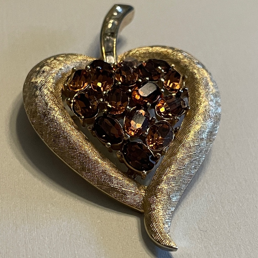 Vintage CROWN TRIFARI Brown Amber Brooch - Picture 2 of 3